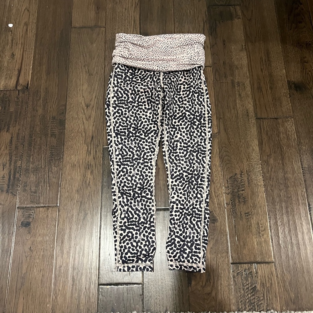 leggings cream with black dots